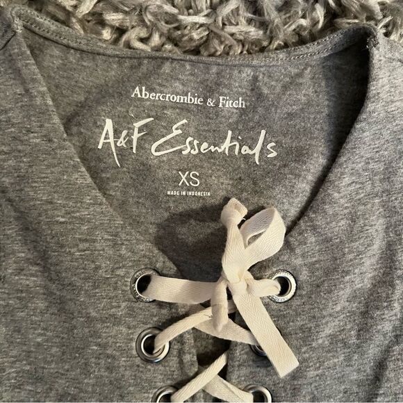 Abercrombie and fitch grey lace up cropped tank size xs - Picture 2 of 2